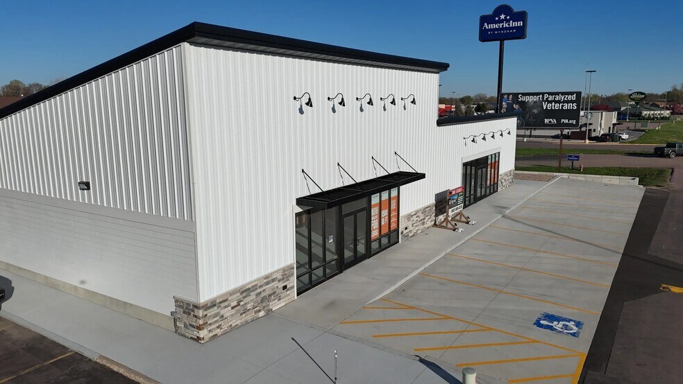 More Photos Of 1425 S Burr St, Mitchell General Retail For Lease