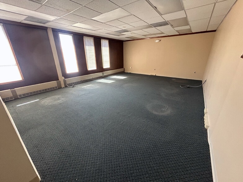 More Photos Of 331 Bridge St, New Cumberland Office For Sale