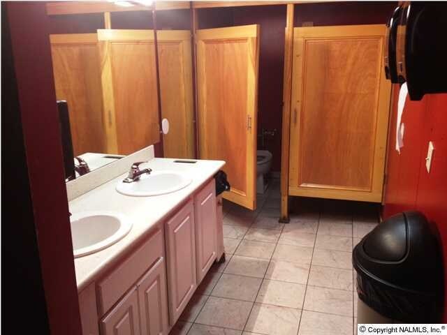 More Photos Of 2020 Country Club Ave NW, Huntsville Restaurant For Sale