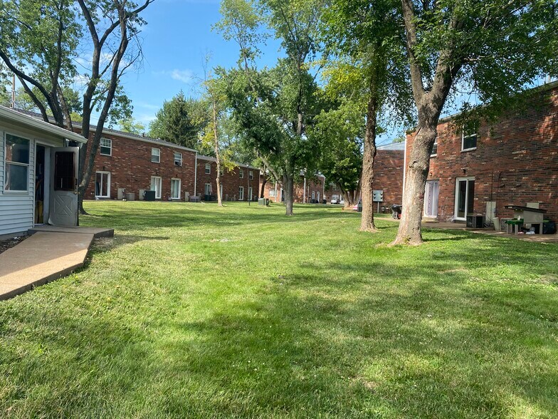 More Photos Of 1624 Northwinds Estates Dr, Saint Louis Apartments For Sale