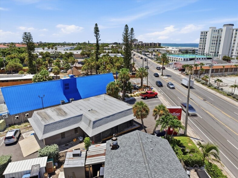 More Photos Of 5005 Gulf Blvd, Saint Petersburg Storefront For Sale