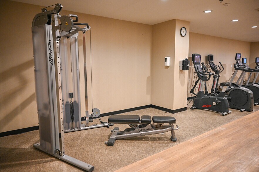 More Photos Of 7707 NW 103rd St, Hialeah Hotel For Sale