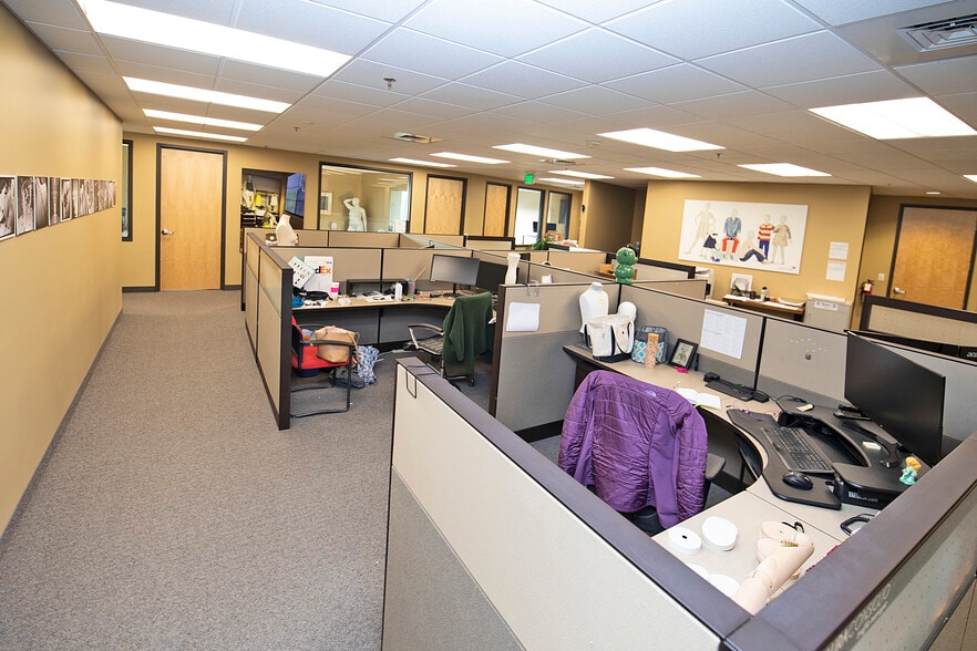 More Photos Of 1460 Overlook Dr, Lafayette Manufacturing For Lease