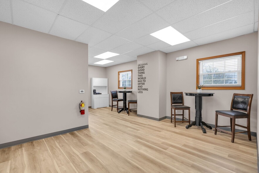 More Photos Of 10455-10499 N College Ave, Carmel Office For Sale