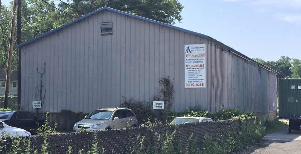 More Photos Of 29 S Depot Plz, Tarrytown Warehouse For Lease