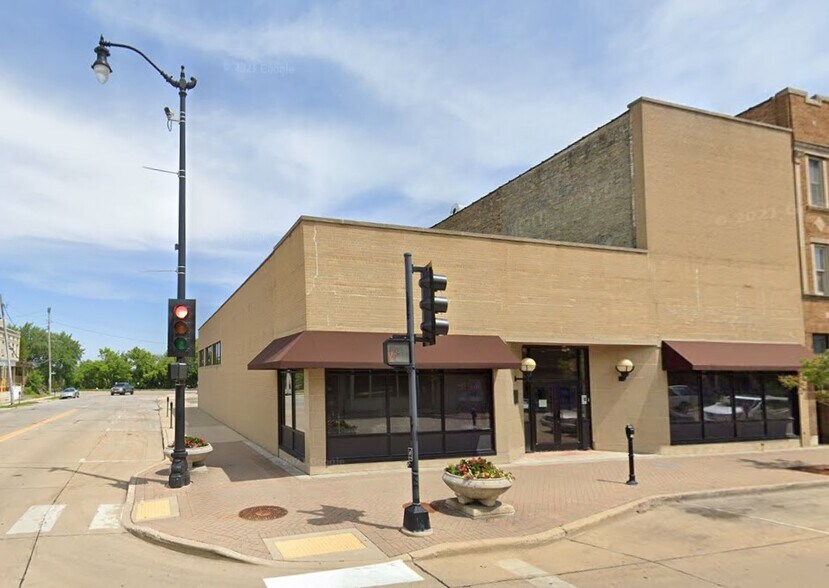 Primary Photo Of 420 6th St, Racine Office For Sale