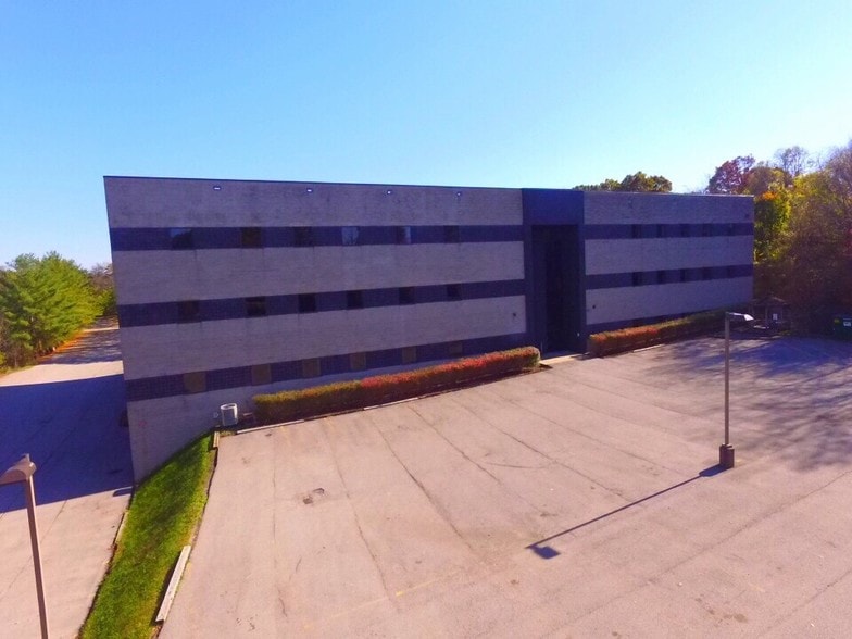 More Photos Of 1 Players Club Dr, Charleston Office For Lease