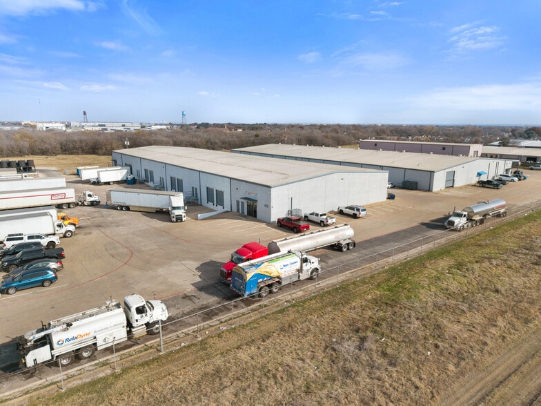 More Photos Of 812-814 Blue Mound Rd, Saginaw Warehouse For Lease