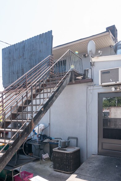 More Photos Of 3734 Fleet St, Baltimore Bar For Sale