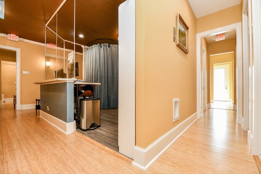 More Photos Of 5721 Winsome Ln, Houston Storefront Retail Office For Sale