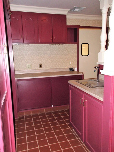 More Photos Of 151 S Sierra Ave, Oakdale Freestanding For Sale