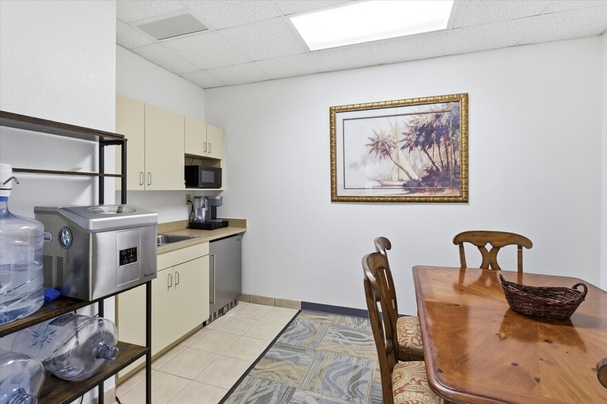 More Photos Of 4009-4033 W 1st St, Sanford Office For Sale