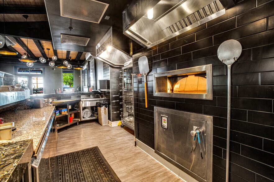 More Photos Of 78085 Avenida La Fonda, La Quinta Restaurant For Sale