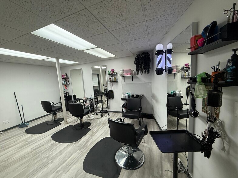 More Photos Of 6210 S Archer Rd, Summit Argo General Retail For Sale