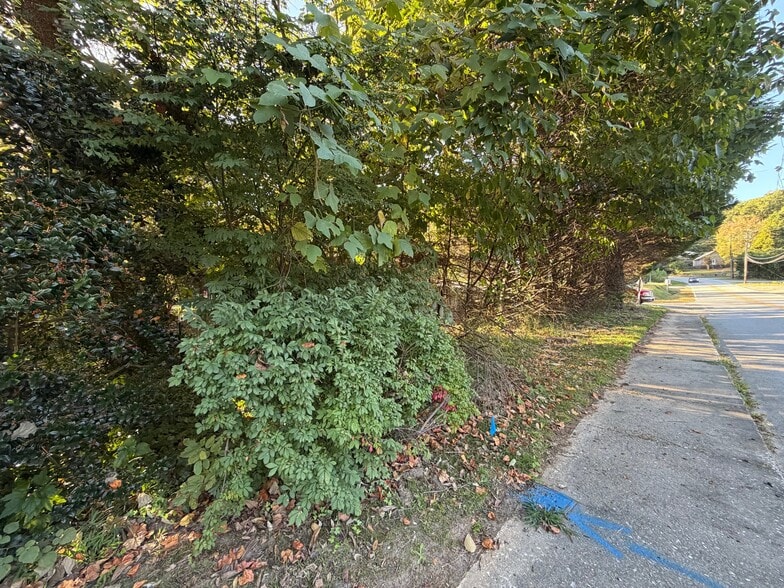 More Photos Of 35 Wilcox Rd, Tryon Apartments For Sale