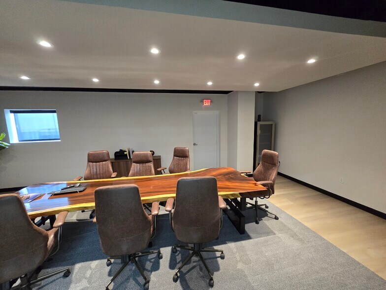 More Photos Of 1041 Eastside Rd, El Paso Warehouse For Sale