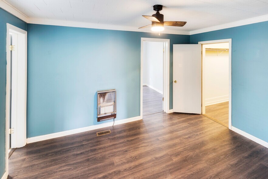 More Photos Of 290 E King Ave, Kingsland Office For Sale