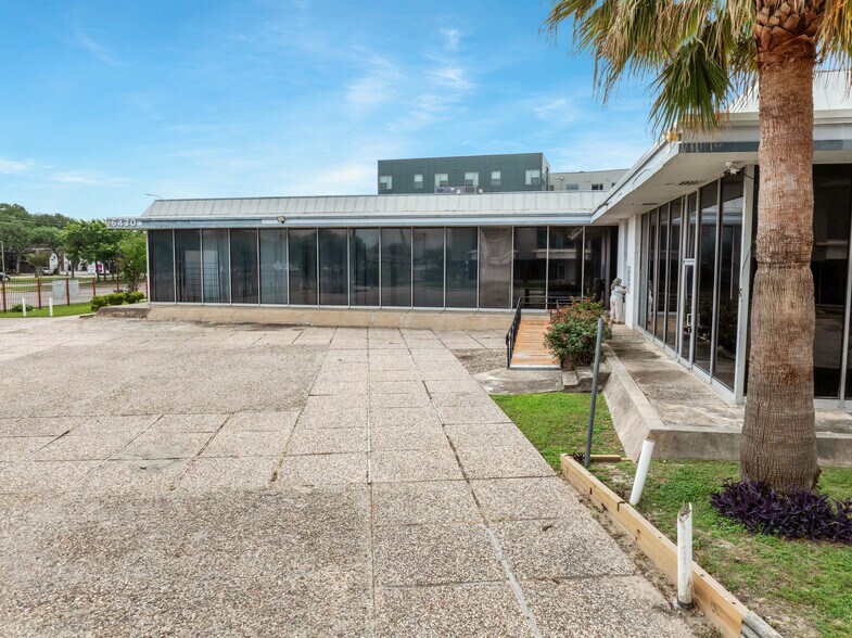 More Photos Of 6430 Hillcroft Ave, Houston Office For Sale