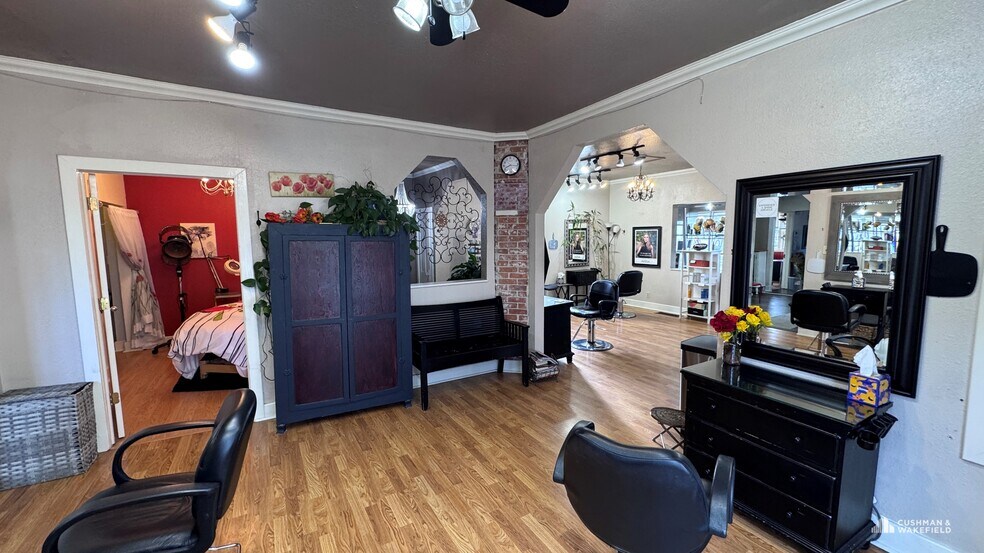 More Photos Of 612 Main St, Windsor General Retail For Sale