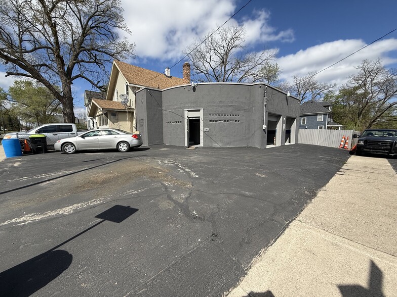 More Photos Of 128 Baldwin Ave, Pontiac Auto Repair For Sale