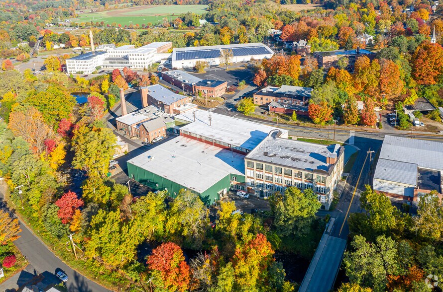 More Photos Of 296 Nonotuck St, Northampton Warehouse For Lease