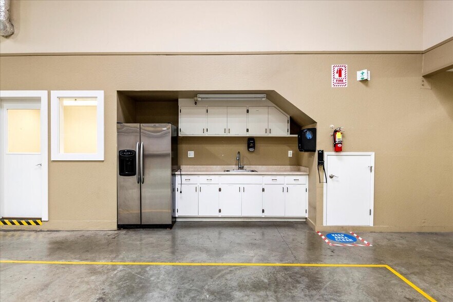 More Photos Of 901 Shasta St, Redwood City Warehouse For Lease