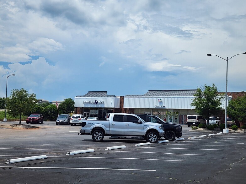 More Photos Of 14407 NE 23rd St, Choctaw Unknown For Lease