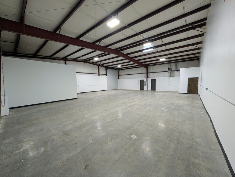 More Photos Of 300 Maltbie Industrial Dr, Lawrenceville Light Distribution For Lease