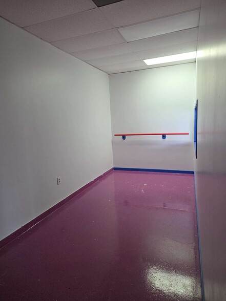 More Photos Of 800 Shipyard Blvd, Wilmington Storefront For Lease