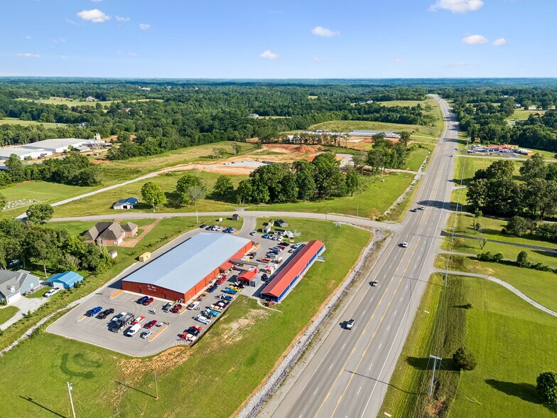 More Photos Of 4070 Old Highway 431, Greenbrier Freestanding For Sale
