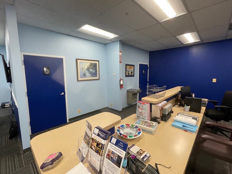 More Photos Of 8131 Ritchie Hwy, Pasadena Freestanding For Lease