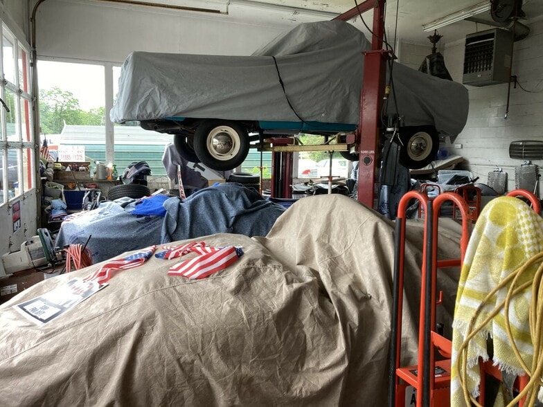 More Photos Of 315 Route 22, Pawling Showroom For Sale