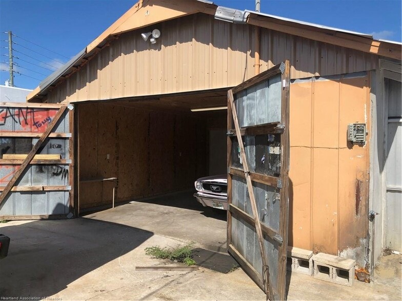 More Photos Of 712 N Ridgewood Dr, Sebring Industrial For Sale