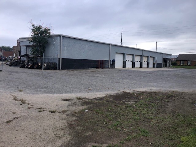More Photos Of 140 W 3rd St, Washington Service For Lease