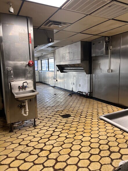 More Photos Of 1304 Chico Hwy, Bridgeport General Retail For Sale