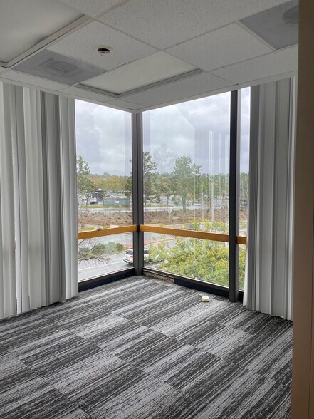 More Photos Of 50 W Hillcrest Dr, Thousand Oaks Bank For Lease