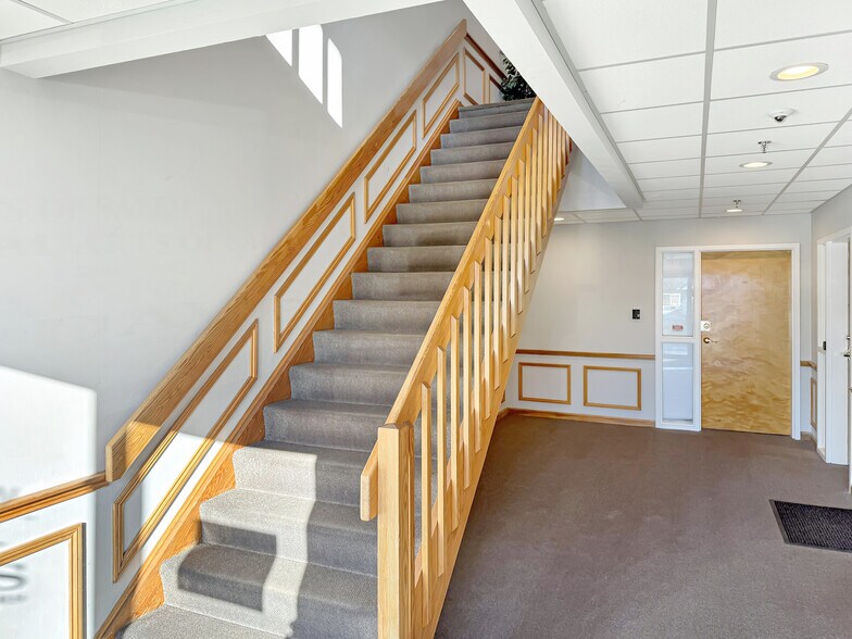 More Photos Of 12-14 Stiles Rd, Salem Office For Sale