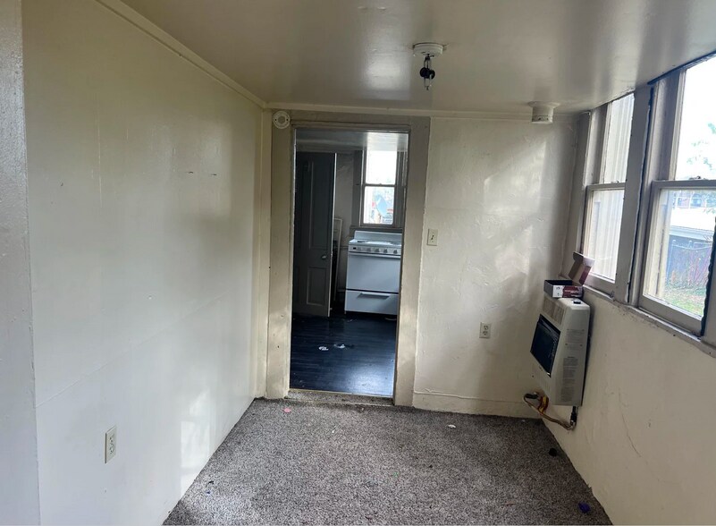 More Photos Of 209 Aid Ave, West Plains Apartments For Sale