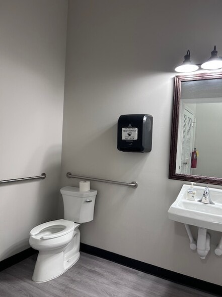 More Photos Of 245-251 River Park Dr, Woodstock Medical For Sale