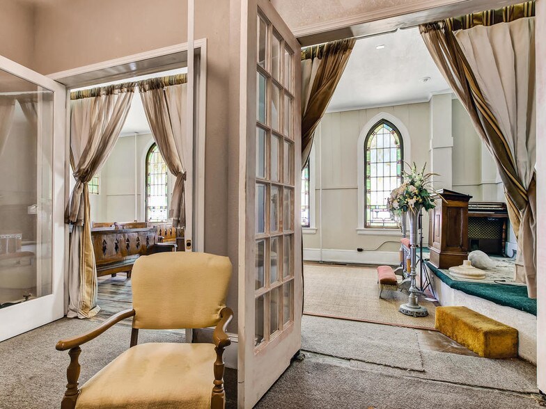 More Photos Of 525 Beaver St, Jacksonville Cemetery Mausoleum For Lease