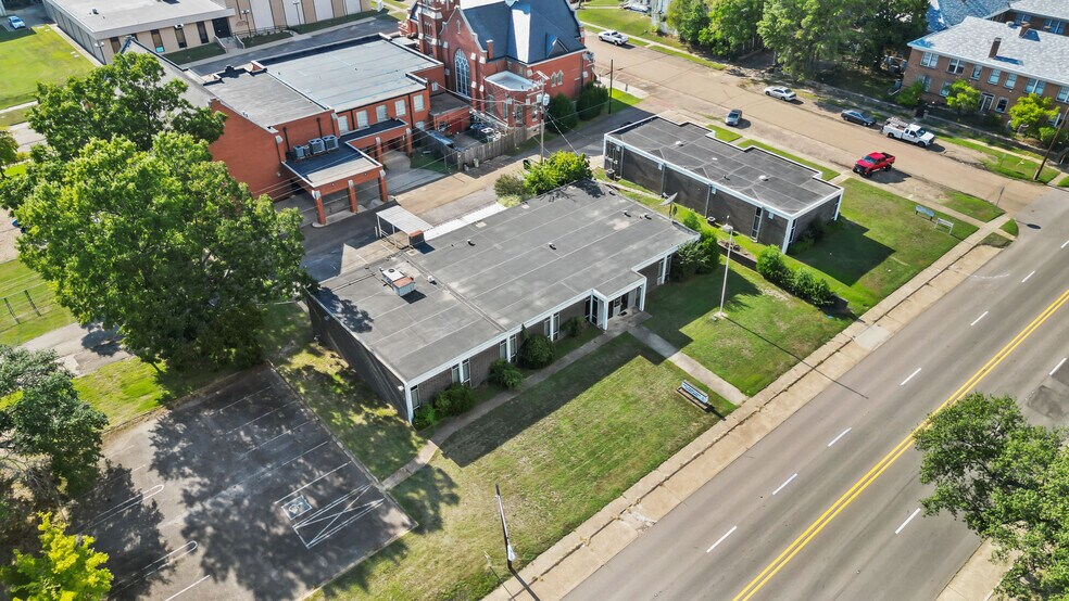 More Photos Of 507 Hickory St, Texarkana Office For Sale