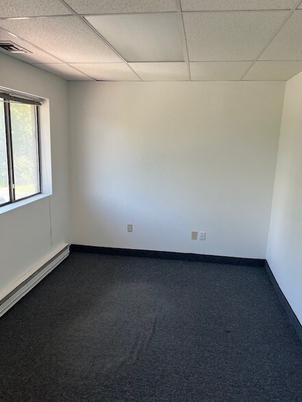 More Photos Of 171 Market Sq, Newington Office For Sale