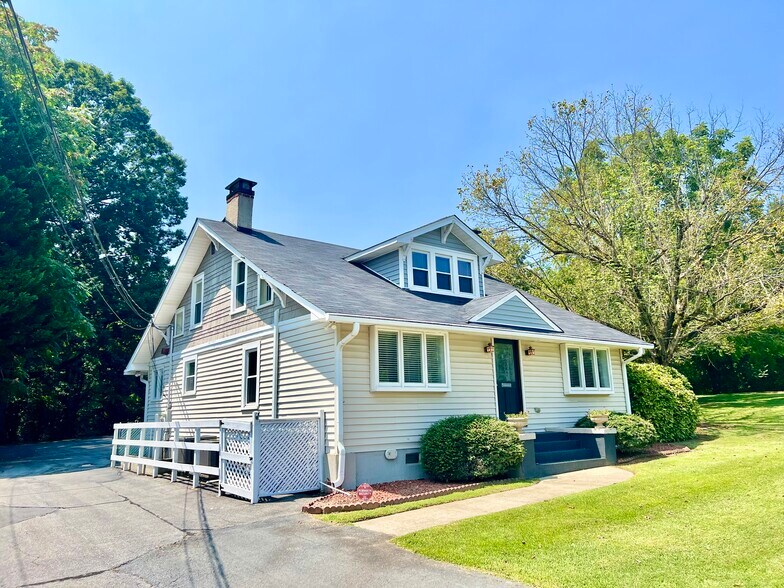 More Photos Of 2546 Reynolda Rd, Winston-Salem Medical For Lease