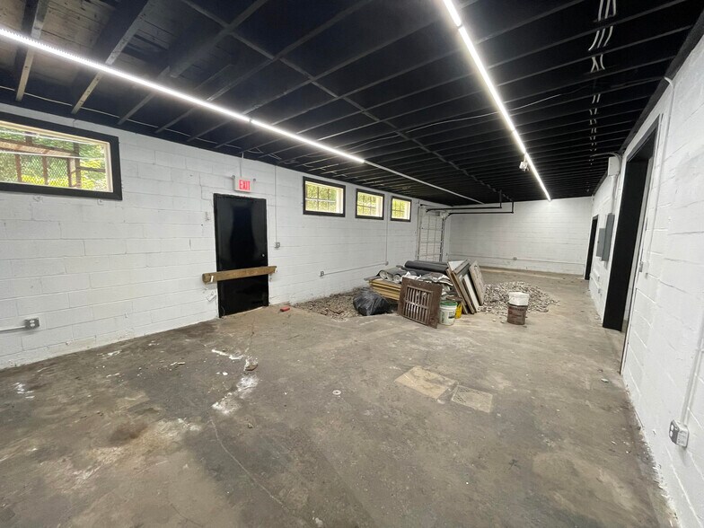 More Photos Of 792 SW Windsor St, Atlanta Warehouse For Lease