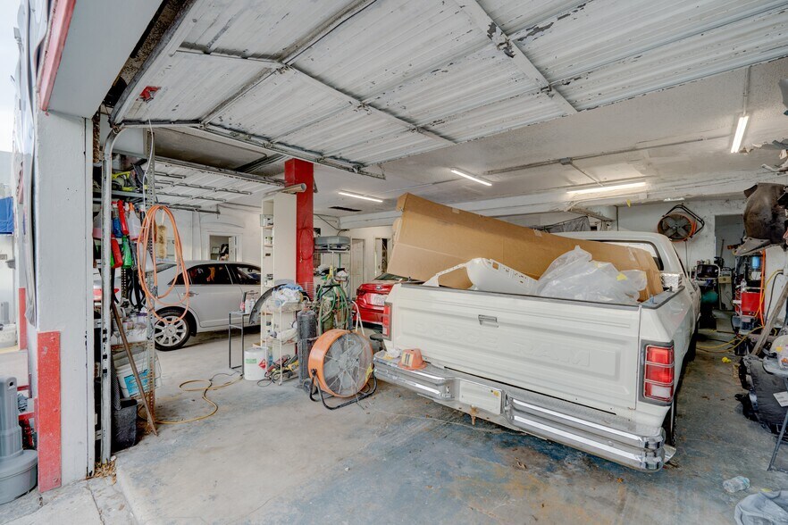 More Photos Of 205 N Dixie Hwy, Hallandale Beach Service For Sale