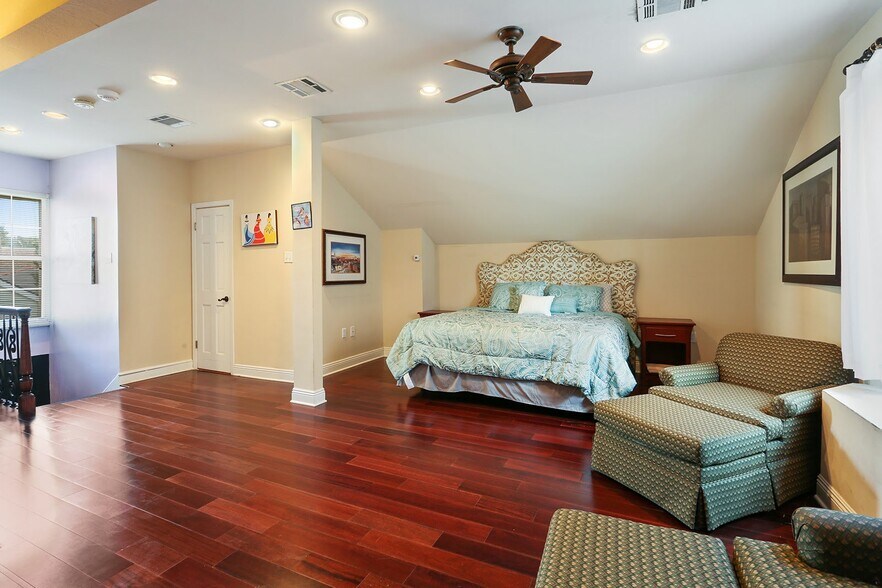 More Photos Of 1030 Burgundy St, New Orleans Apartments For Sale