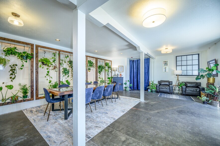 More Photos Of 475 NE 17th St, Mcminnville Storefront For Sale