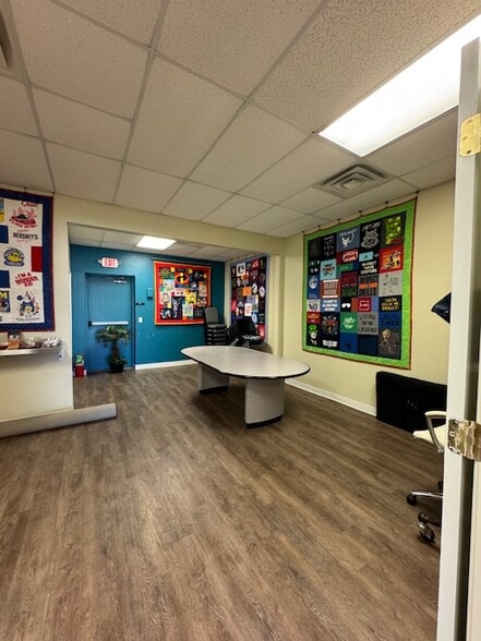 More Photos Of 16500-16726 N Pennsylvania Ave, Edmond Unknown For Lease