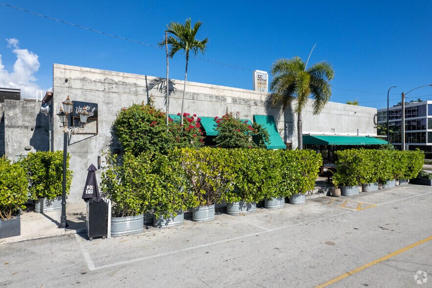 More Photos Of 5556 NE 4th Ct, Miami Restaurant For Lease