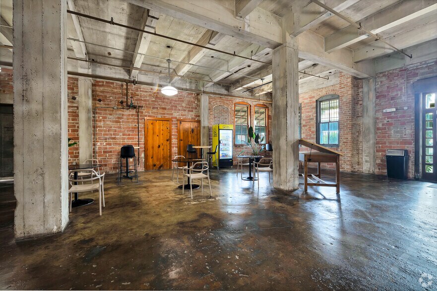 More Photos Of 1113 Vine St, Houston Loft Creative Space For Lease